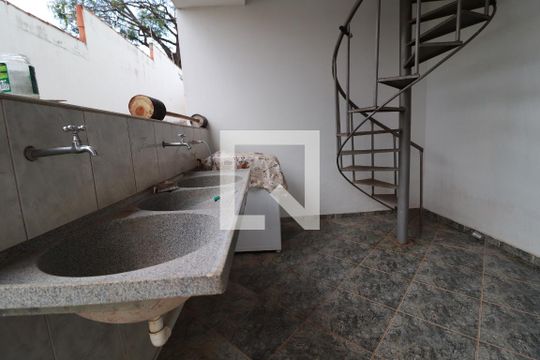 Área de Serviço de casa para alugar com 4 quartos, 200m² em Cidade Jardim, Uberlândia