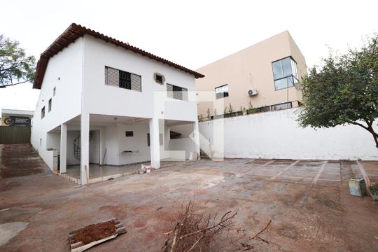 Quintal de casa para alugar com 4 quartos, 200m² em Cidade Jardim, Uberlândia