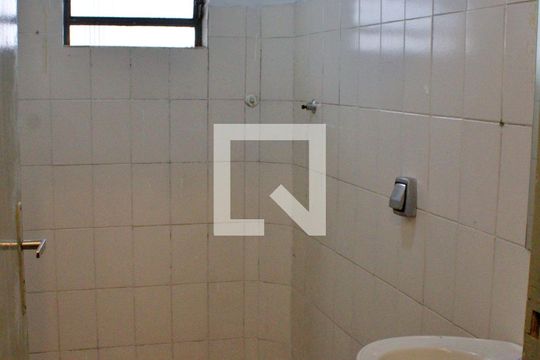 Banheiro de casa de condomínio para alugar com 1 quarto, 40m² em Jardim Monte Kemel, São Paulo