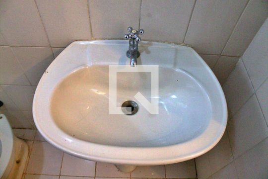 Banheiro de casa de condomínio para alugar com 1 quarto, 40m² em Jardim Monte Kemel, São Paulo