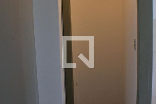 Corredor  de casa de condomínio para alugar com 1 quarto, 40m² em Jardim Monte Kemel, São Paulo