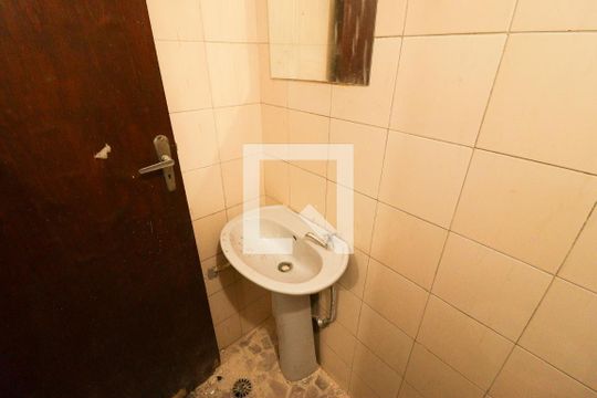 Banheiro da Garagem de casa para alugar com 4 quartos, 220m² em Lauzane Paulista, São Paulo