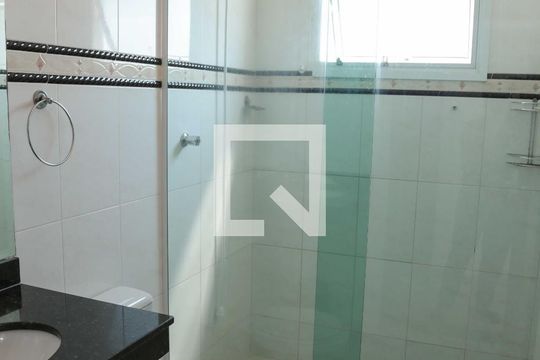 Banheiro de casa à venda com 3 quartos, 254m² em Santo Antônio, Osasco