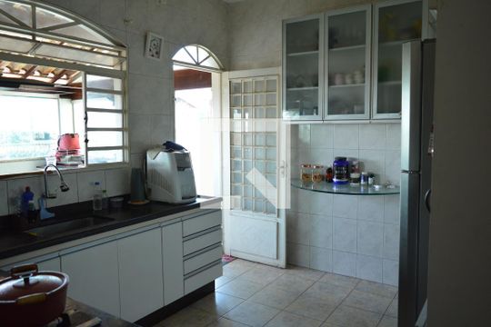 Cozinha de casa à venda com 3 quartos, 708m² em Ressaca, Contagem