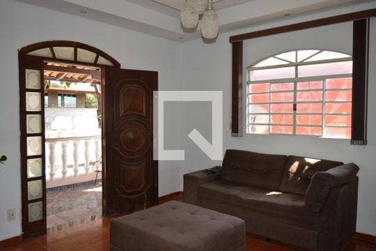 Sala de casa à venda com 3 quartos, 708m² em Ressaca, Contagem