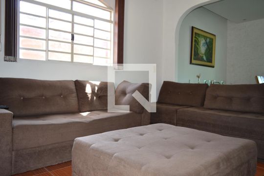 Sala de casa à venda com 3 quartos, 708m² em Ressaca, Contagem