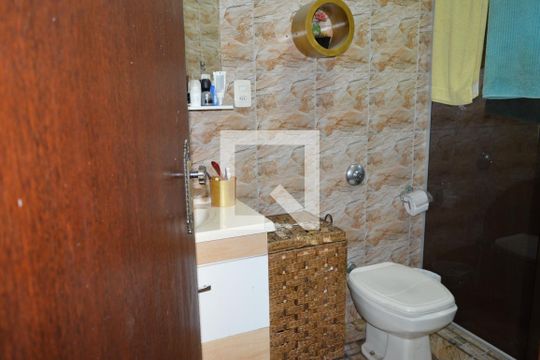Banheiro de casa à venda com 3 quartos, 708m² em Ressaca, Contagem