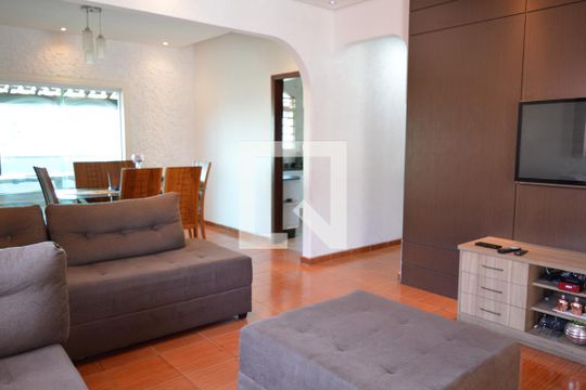 Casa à venda com 3 quartos, 708m² em Ressaca, Contagem