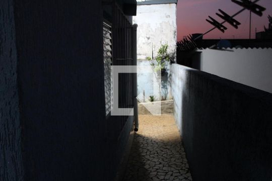 corredor fundos de casa à venda com 3 quartos, 160m² em Parque Residencial Oratorio, São Paulo