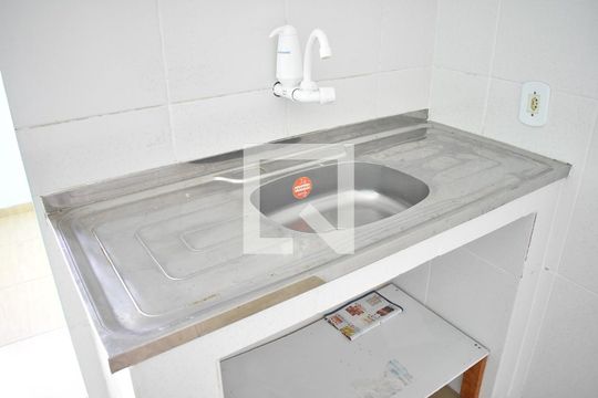 Pia de kitnet/studio para alugar com 1 quarto, 30m² em Campo Grande, Rio de Janeiro