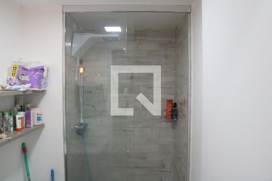 Banheiro de kitnet/studio à venda com 1 quarto, 25m² em Perdizes, São Paulo
