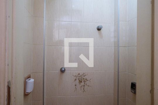 Banheiro de serviço de apartamento para alugar com 2 quartos, 110m² em Itararé, São Vicente