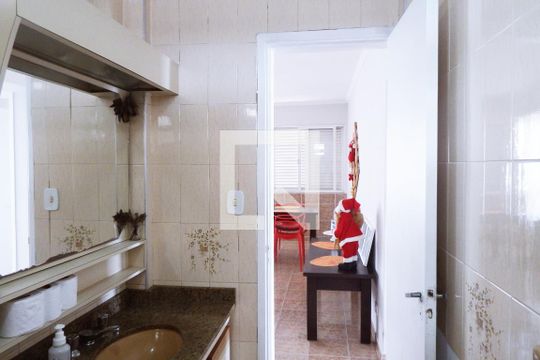 Banheiro de apartamento para alugar com 2 quartos, 110m² em Itararé, São Vicente