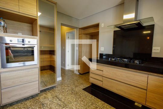 Cozinha de apartamento para alugar com 4 quartos, 256m² em Jardim das Nações, Taubaté
