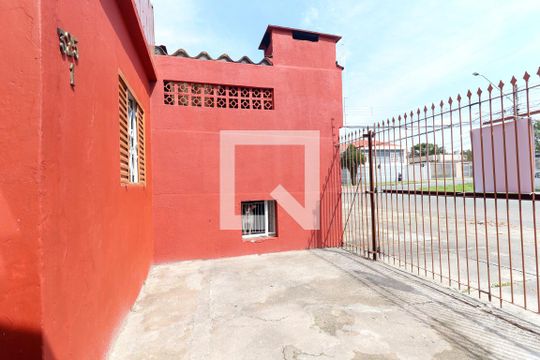 Garagem de kitnet/studio para alugar com 1 quarto, 25m² em Boqueirão, Curitiba
