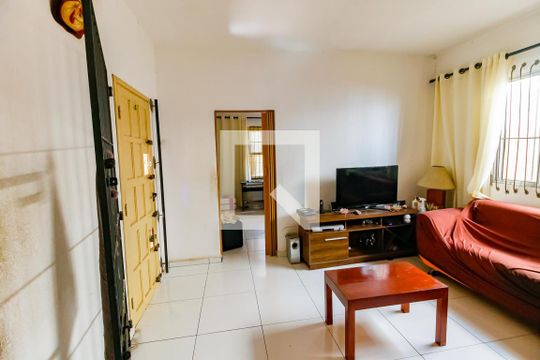 Sala de casa à venda com 3 quartos, 250m² em Jardim Nadir, São Paulo