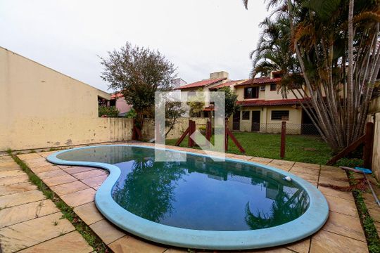 Piscina de casa à venda com 3 quartos, 186m² em Ipanema, Porto Alegre