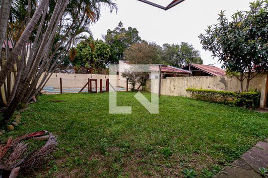 Quintal de casa à venda com 3 quartos, 186m² em Ipanema, Porto Alegre
