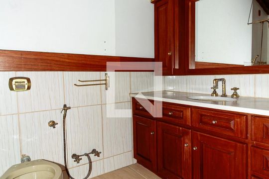 Banheiro da Suíte de casa à venda com 3 quartos, 186m² em Ipanema, Porto Alegre