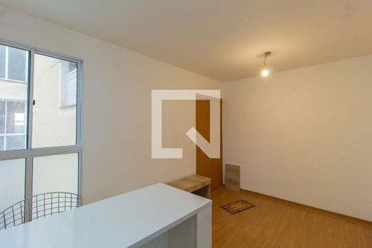 Sala de apartamento para alugar com 2 quartos, 44m² em Jansen, Gravataí