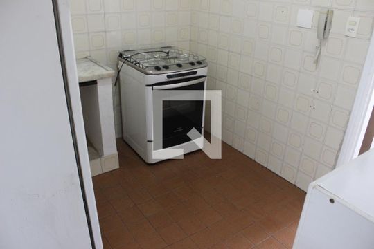 Cozinha de apartamento para alugar com 1 quarto, 57m² em Centro, São Vicente