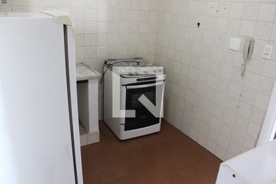 Cozinha de apartamento para alugar com 1 quarto, 57m² em Centro, São Vicente