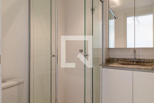 Banheiro de apartamento para alugar com 1 quarto, 28m² em Água Branca, São Paulo
