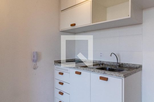Cozinha de apartamento para alugar com 1 quarto, 28m² em Água Branca, São Paulo