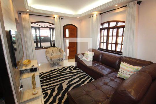 Casa à venda com 6 quartos, 315m² em Vila Divina Pastora, São Paulo