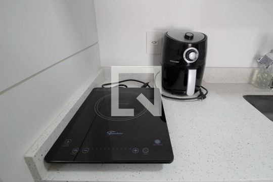 Cozinha de apartamento para alugar com 1 quarto, 33m² em Jardim Faculdade, Sorocaba
