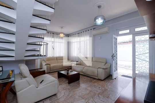 Sala de casa à venda com 4 quartos, 230m² em Tijuca, Rio de Janeiro