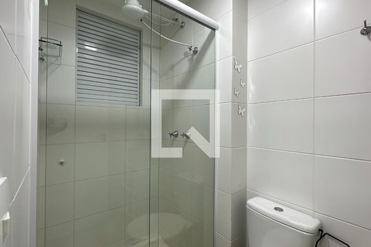 Banheiro de apartamento para alugar com 2 quartos, 46m² em Weissópolis, Pinhais