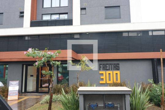 Fachada e portaria de apartamento à venda com 1 quarto, 44m² em Azenha, Porto Alegre