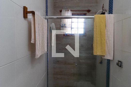 Banheiro 01 de casa de condomínio à venda com 3 quartos, 270m² em Conjunto Habitacional Vila Santana (sousas), Campinas