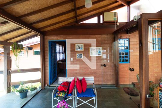 Salas de casa de condomínio à venda com 3 quartos, 270m² em Conjunto Habitacional Vila Santana (sousas), Campinas