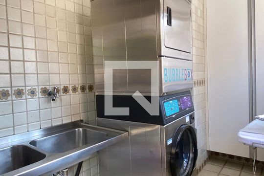 Área de Serviço de casa de condomínio à venda com 5 quartos, 700m² em Alphaville, Santana de Parnaíba