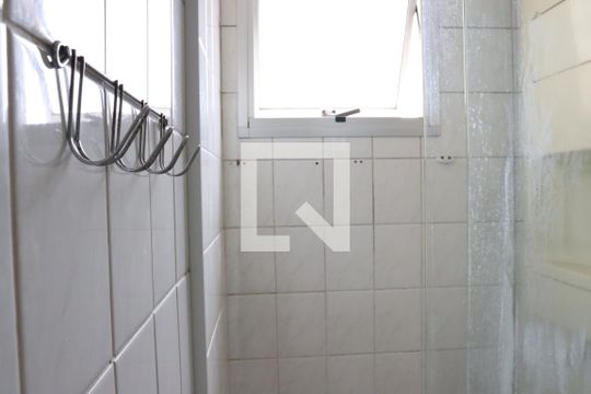 Banheiro de apartamento para alugar com 2 quartos, 48m² em Fazenda Morumbi, São Paulo