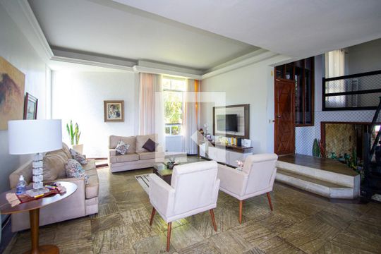 Sala de TV de casa de condomínio para alugar com 5 quartos, 1000m² em Sapê, Niterói