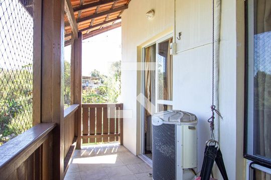 Varanda da Sala de casa de condomínio para alugar com 5 quartos, 1000m² em Sapê, Niterói