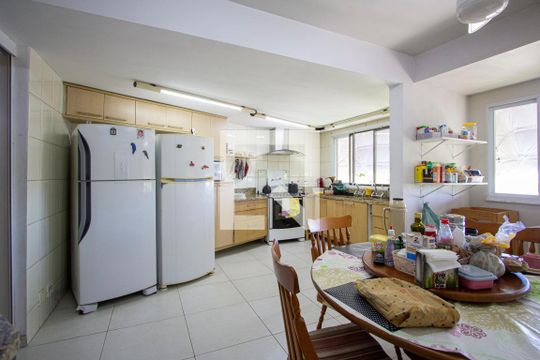 Cozinha de casa de condomínio à venda com 5 quartos, 1000m² em Sapê, Niterói