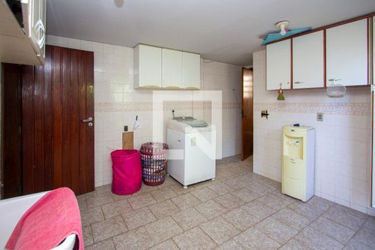 Área de Serviço de casa de condomínio à venda com 5 quartos, 1000m² em Sapê, Niterói