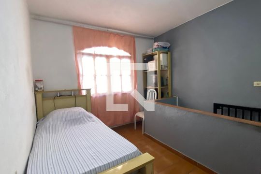Sala de TV de casa à venda com 3 quartos, 250m² em Jardim Esperança, Barueri