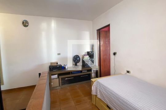 Sala de TV de casa à venda com 3 quartos, 250m² em Jardim Esperança, Barueri