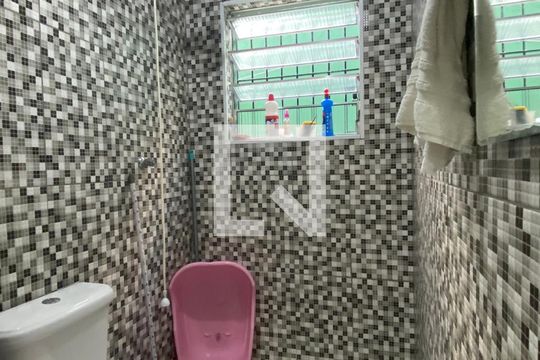 Banheiro 1 de casa à venda com 3 quartos, 250m² em Jardim Esperança, Barueri