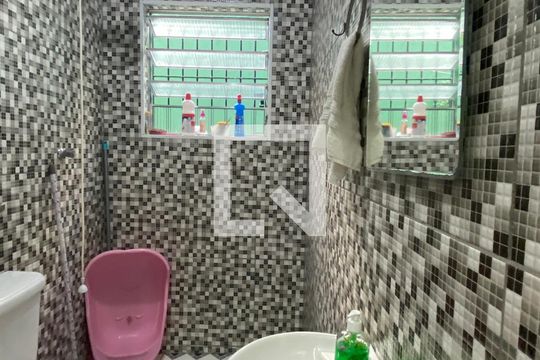 Banheiro 1 de casa à venda com 3 quartos, 250m² em Jardim Esperança, Barueri