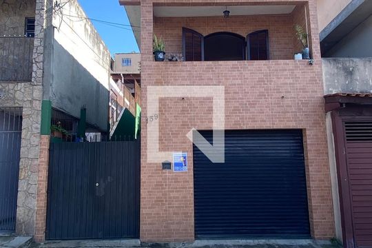 Fachada de casa à venda com 3 quartos, 250m² em Jardim Esperança, Barueri