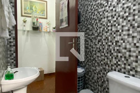 Banheiro 1 de casa à venda com 3 quartos, 250m² em Jardim Esperança, Barueri