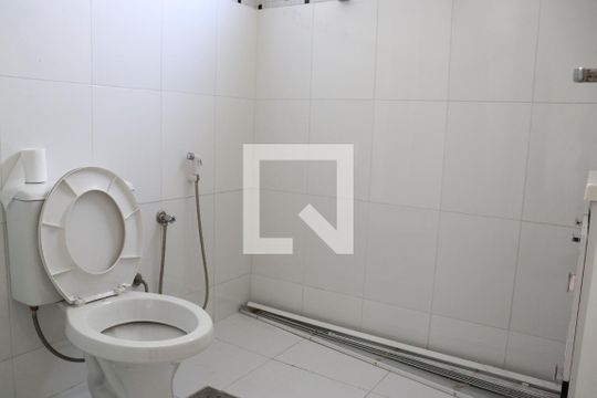 Banheiro  de apartamento à venda com 1 quarto, 66m² em Centro, Campinas