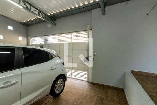 Garagem de casa à venda com 3 quartos, 160m² em Vila Rosália, Guarulhos