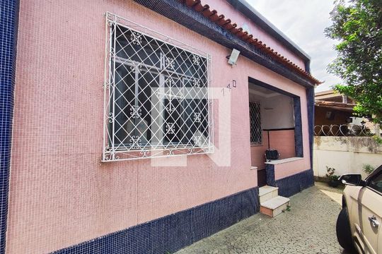 Fachada de casa à venda com 4 quartos, 450m² em Encantado, Rio de Janeiro
